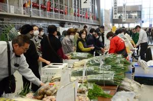 第45回白石市農業祭　販売風景