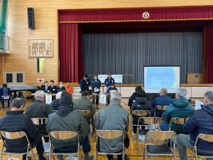 事業者より工事の概要について説明を行う様子